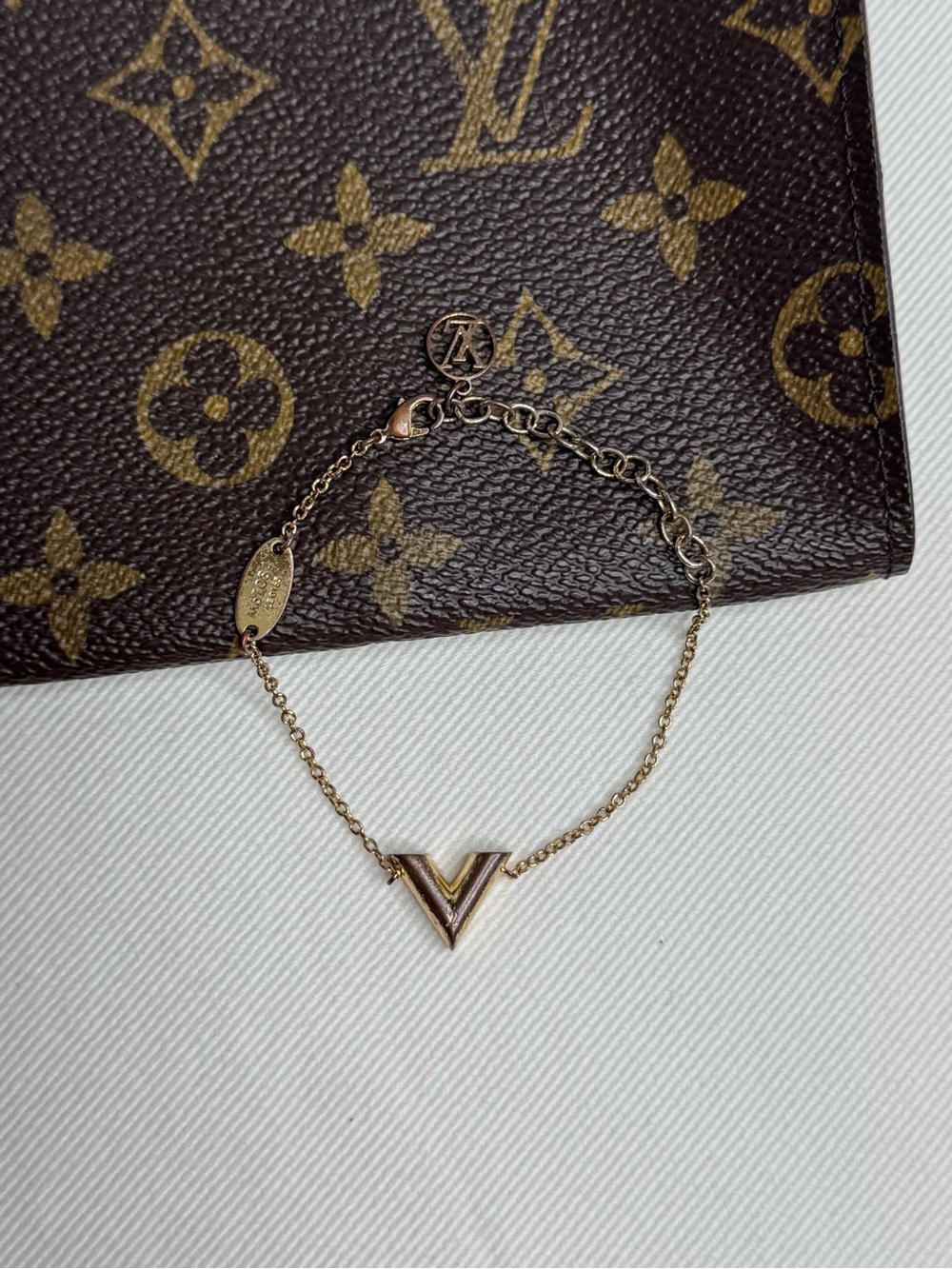 Louis Vuitton Essential V Gold Tone Chain Bracelet M61084